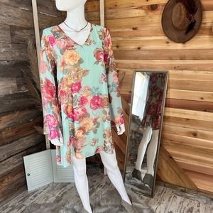 Elan Beautiful boho flowy floral dress!